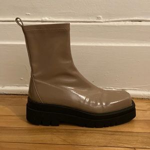 Chunky beige ankle boot